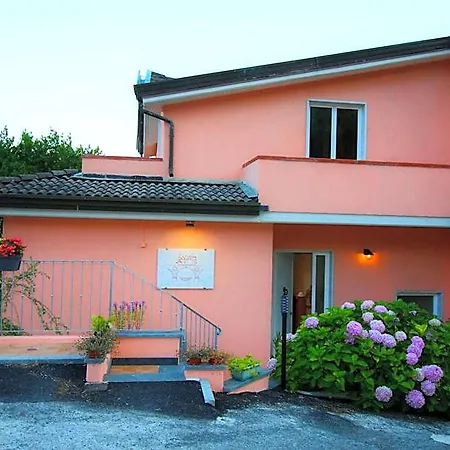 La Marmifera Bed & Breakfast Carrara